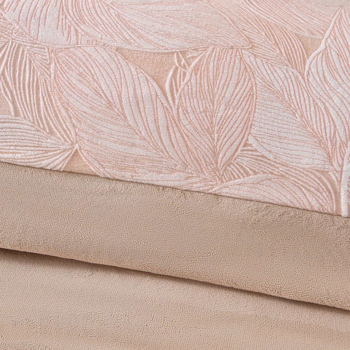 91家纺网 家纺一手货源 找家纺 湘雪家居  2025新款高克重雕花牛奶绒四件套 霜雪款-粉玉色