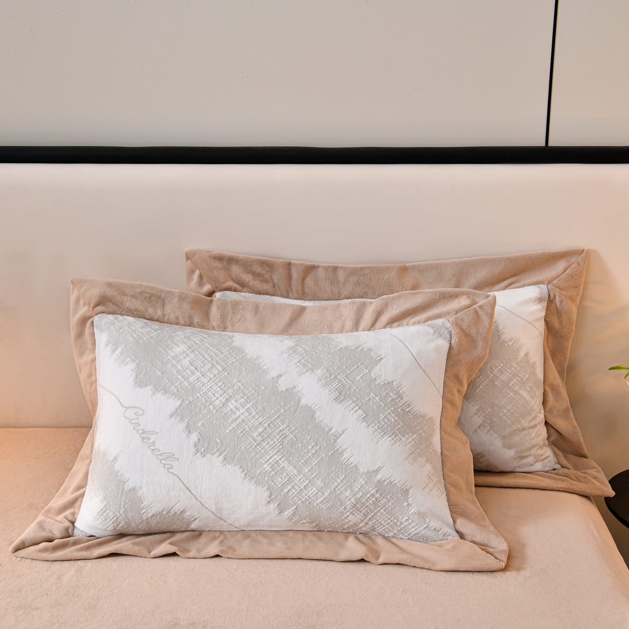 91家纺网 家纺一手货源 找家纺 湘雪家居  2025新款高克重雕花牛奶绒四件套 霜雪款-复古灰