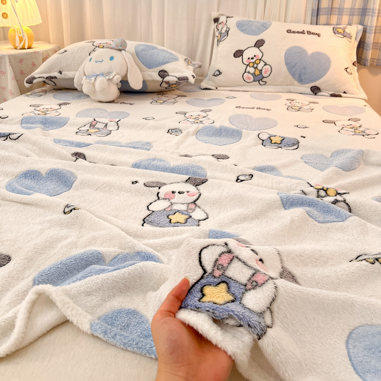 91家纺网 家纺一手货源 找家纺 川悦生活 2025新款高克重双面雪花绒印花毛毯三件套 毛毯快乐西高地