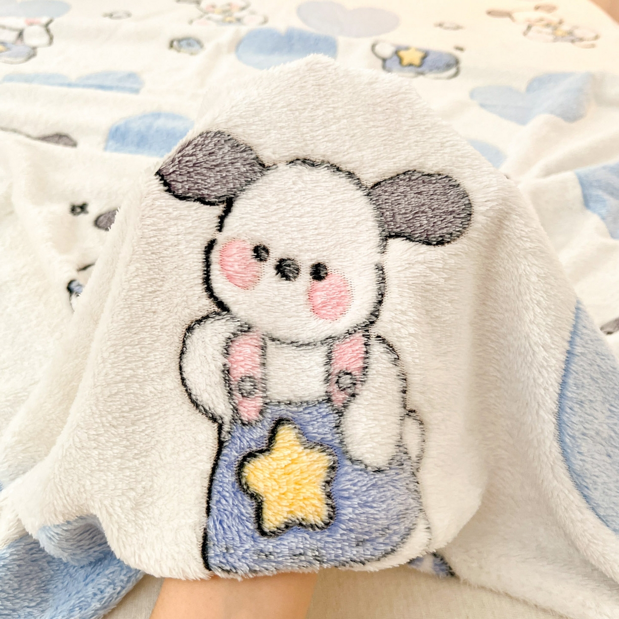 91家纺网 家纺一手货源 找家纺 川悦生活 2025新款高克重双面雪花绒印花毛毯三件套 毛毯快乐西高地