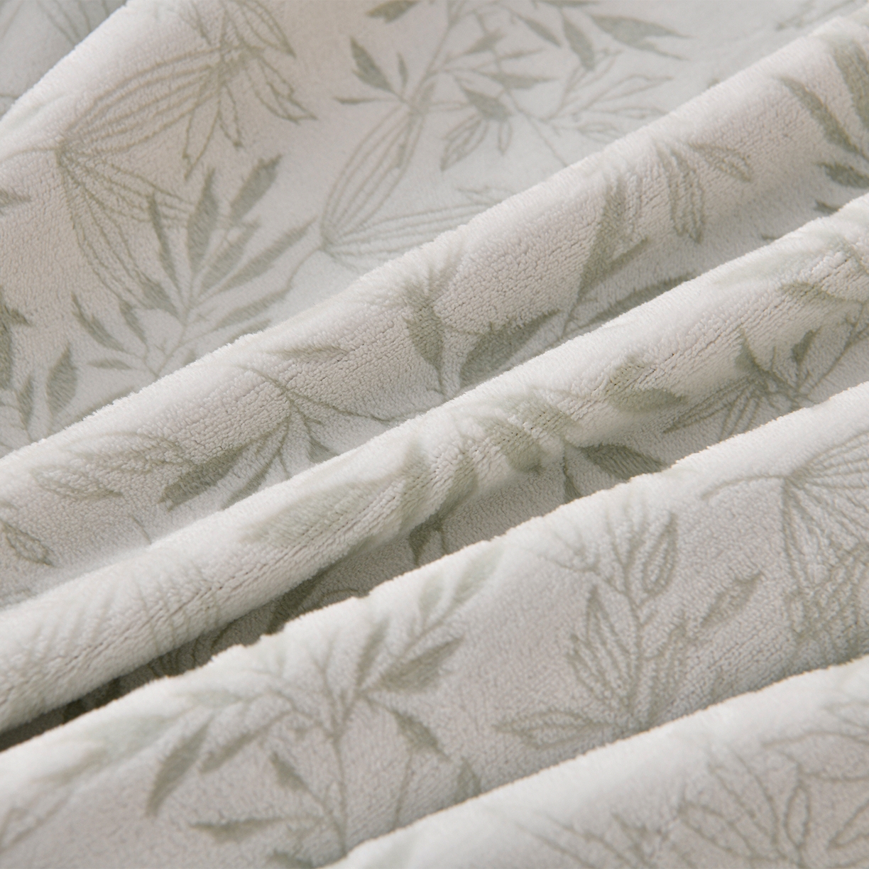 91家纺网 家纺一手货源 找家纺 湘雪家居  2025新款高克重雕花牛奶绒四件套 霜雪款-青竹绿