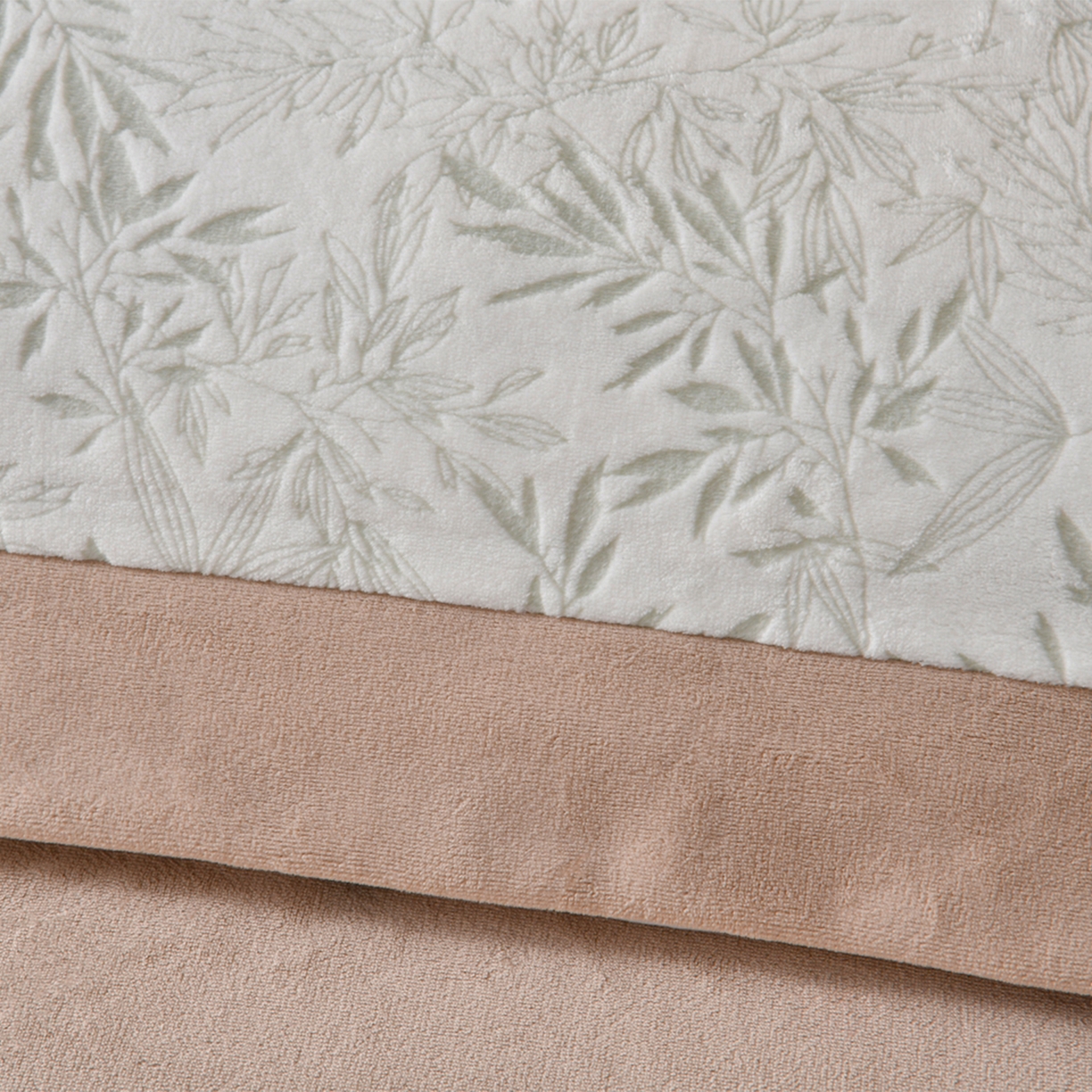 91家纺网 家纺一手货源 找家纺 湘雪家居  2025新款高克重雕花牛奶绒四件套 霜雪款-青竹绿