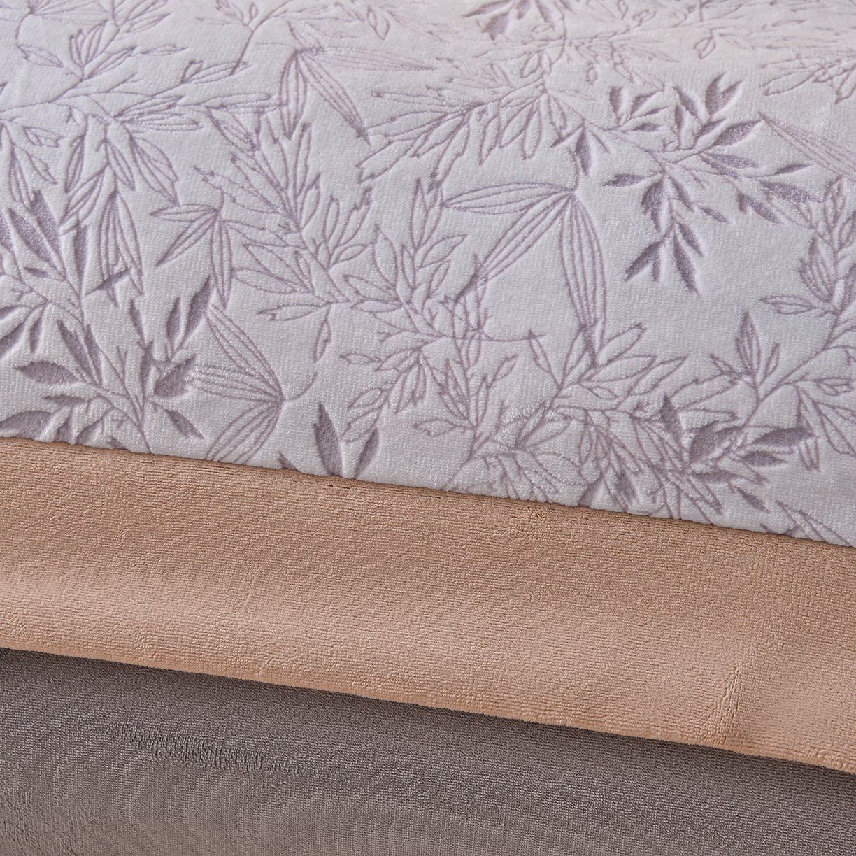 91家纺网 家纺一手货源 找家纺 湘雪家居  2025新款高克重雕花牛奶绒四件套 霜雪款-泫雅紫