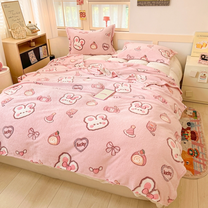 91家纺网 家纺一手货源 找家纺 川悦生活 2025新款高克重双面雪花绒印花毛毯三件套 毛毯蜜语奶兔