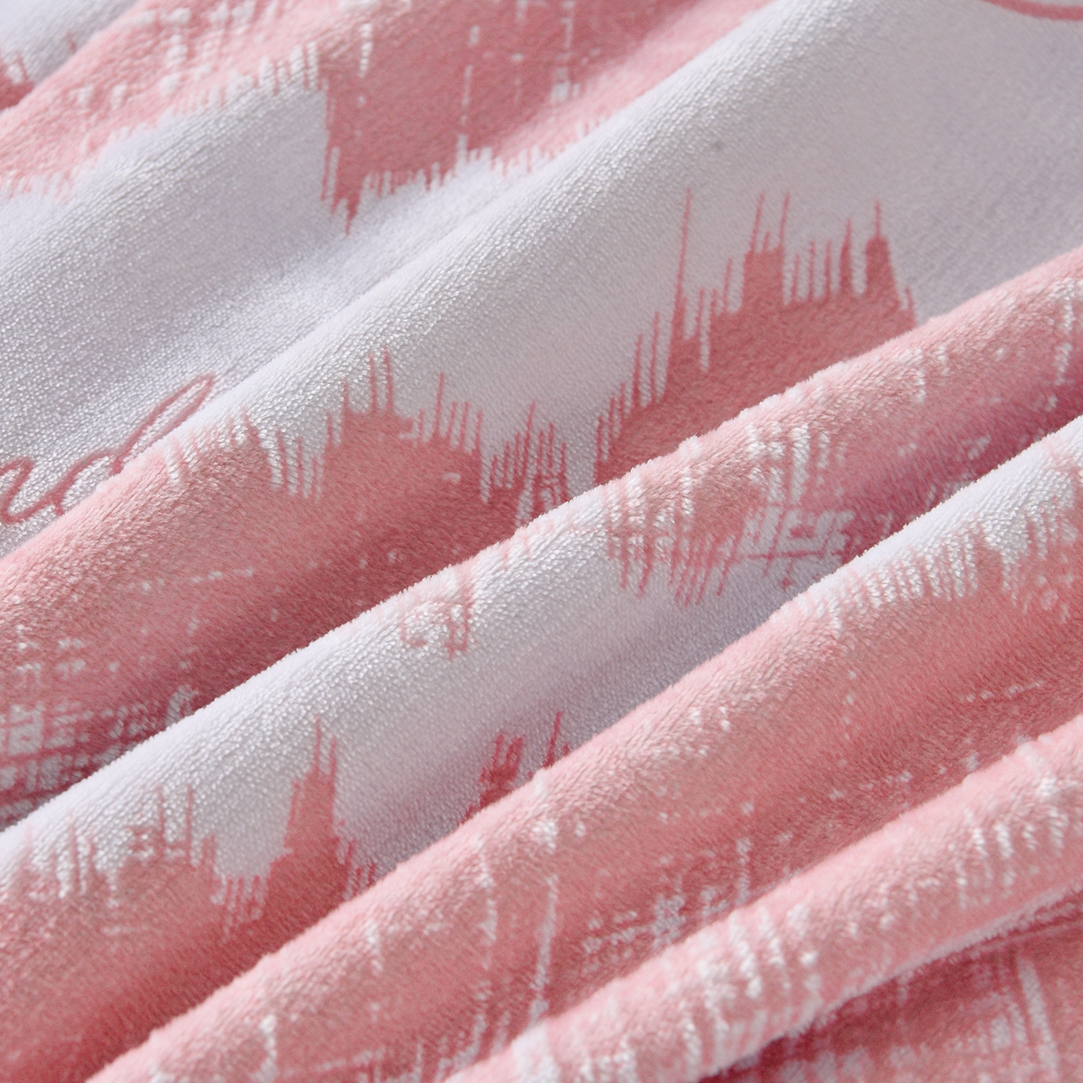 91家纺网 家纺一手货源 找家纺 湘雪家居  2025新款高克重雕花牛奶绒四件套 霜雪款-胭脂粉