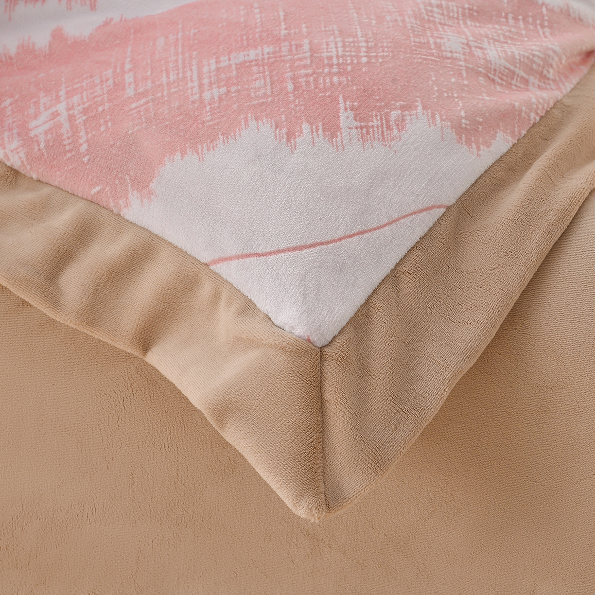 91家纺网 家纺一手货源 找家纺 湘雪家居  2025新款高克重雕花牛奶绒四件套 霜雪款-胭脂粉