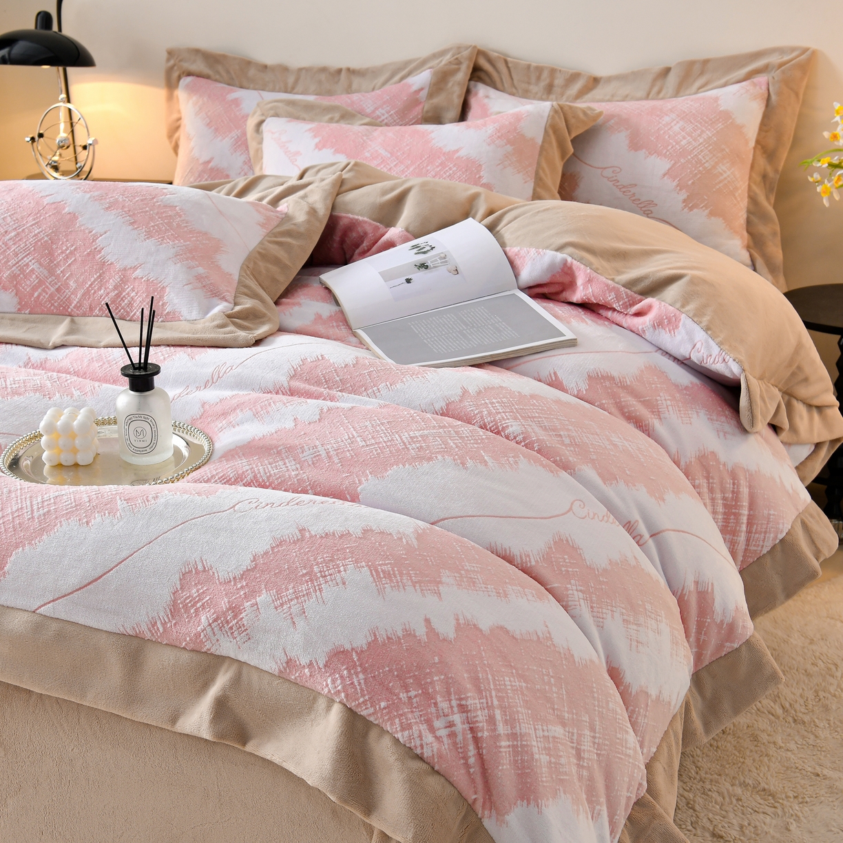 91家纺网 家纺一手货源 找家纺 湘雪家居  2025新款高克重雕花牛奶绒四件套 霜雪款-胭脂粉