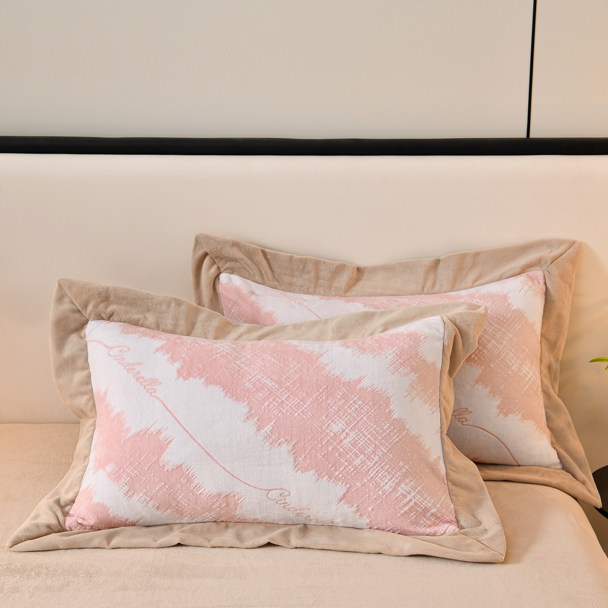 91家纺网 家纺一手货源 找家纺 湘雪家居  2025新款高克重雕花牛奶绒四件套 霜雪款-胭脂粉