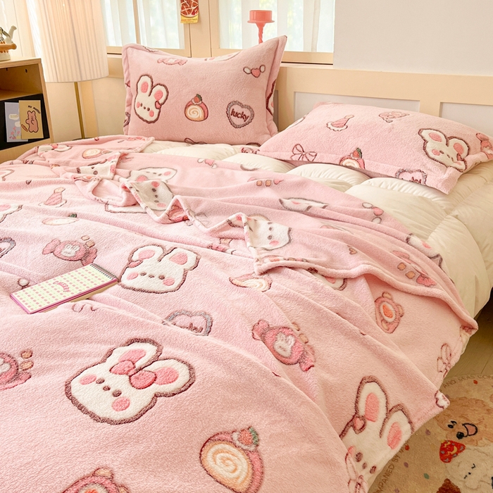 91家纺网 家纺一手货源 找家纺 川悦生活 2025新款高克重双面雪花绒印花毛毯三件套 毛毯蜜语奶兔