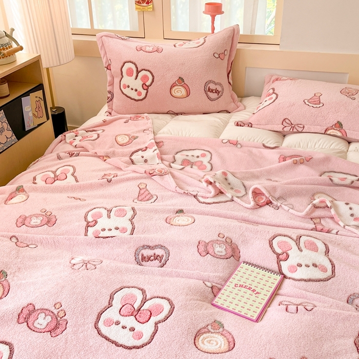 91家纺网 家纺一手货源 找家纺 川悦生活 2025新款高克重双面雪花绒印花毛毯三件套 毛毯蜜语奶兔