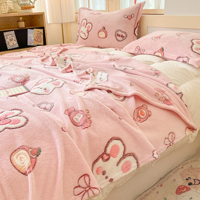 91家纺网 家纺一手货源 找家纺 川悦生活 2025新款高克重双面雪花绒印花毛毯三件套 毛毯蜜语奶兔