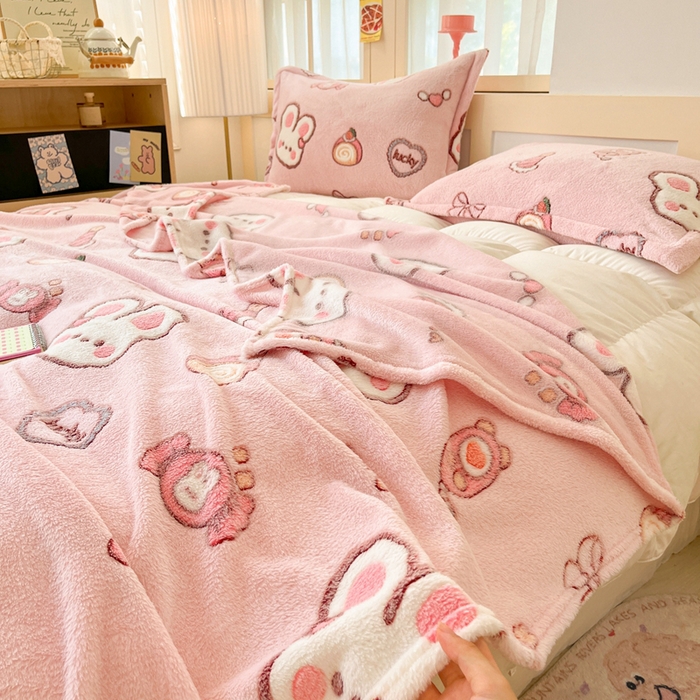 91家纺网 家纺一手货源 找家纺 川悦生活 2025新款高克重双面雪花绒印花毛毯三件套 毛毯蜜语奶兔