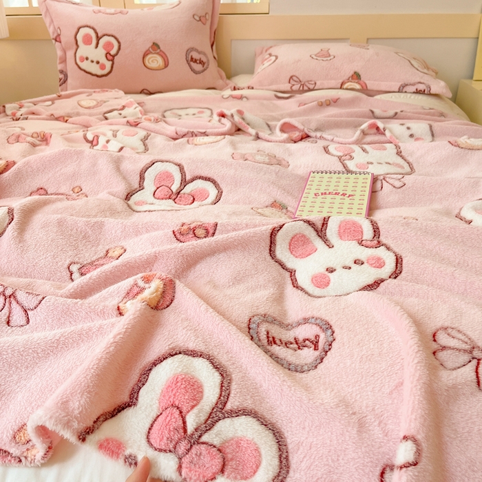 91家纺网 家纺一手货源 找家纺 川悦生活 2025新款高克重双面雪花绒印花毛毯三件套 毛毯蜜语奶兔