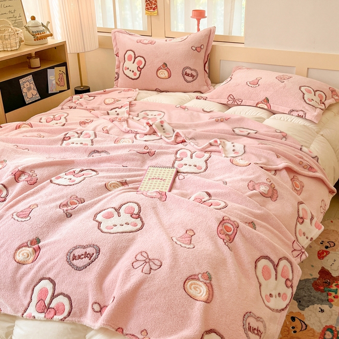 91家纺网 家纺一手货源 找家纺 川悦生活 2025新款高克重双面雪花绒印花毛毯三件套 毛毯蜜语奶兔