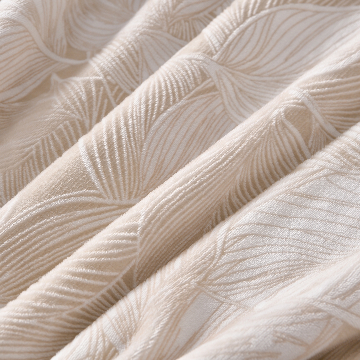 91家纺网 家纺一手货源 找家纺 湘雪家居  2025新款高克重雕花牛奶绒四件套 霜雪-秋叶卡