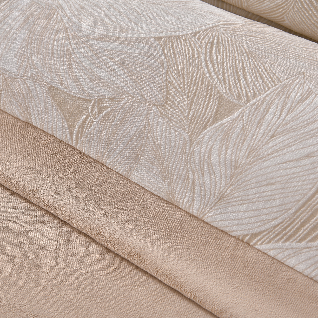 91家纺网 家纺一手货源 找家纺 湘雪家居  2025新款高克重雕花牛奶绒四件套 霜雪-秋叶卡