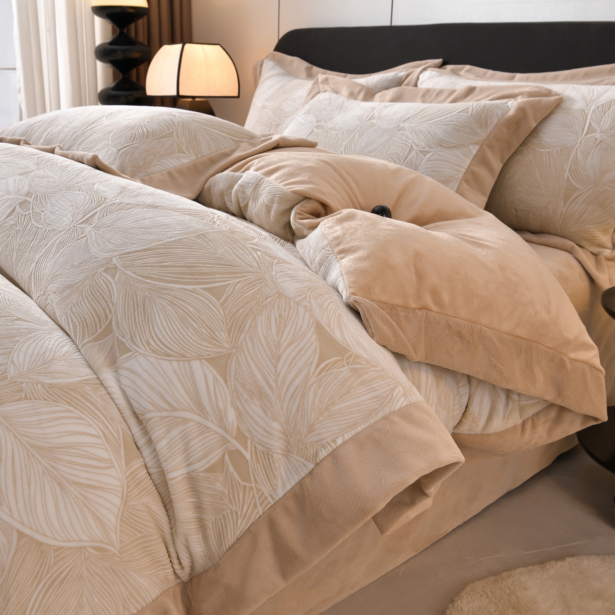 湘雪家居  2025新款高克重雕花牛奶绒四件套 霜雪-秋叶卡