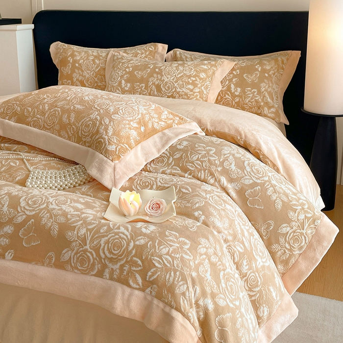 91家纺网 家纺一手货源 找家纺 （总）民新家纺 2025新款牛奶绒宽包边雕花四件套