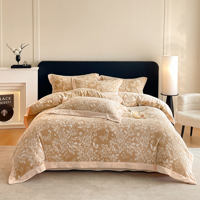 91家纺网 家纺一手货源 找家纺 （总）民新家纺 2025新款牛奶绒宽包边雕花四件套