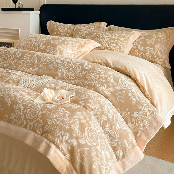 91家纺网 家纺一手货源 找家纺 （总）民新家纺 2025新款牛奶绒宽包边雕花四件套