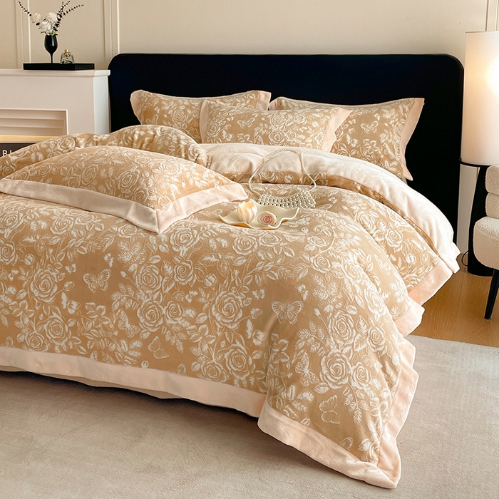 91家纺网 家纺一手货源 找家纺 （总）民新家纺 2025新款牛奶绒宽包边雕花四件套,永恒之爱-咖,巴黎恋人-浅粉,巴黎恋人-浅灰,巴黎恋人-浅米黄,都市映像-浅灰,都市映像-浅绿,都市映像-燕麦色,英伦骑士-浅绿,英伦骑士-浅米灰,英伦骑士-浅米咖,永恒之爱-暖粉,永恒之爱-羊绒灰