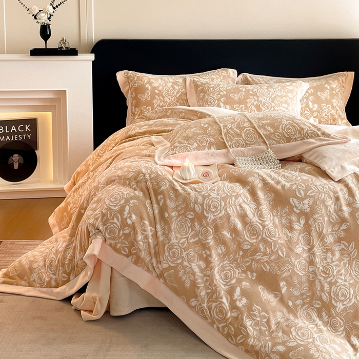 91家纺网 家纺一手货源 找家纺 （总）民新家纺 2025新款牛奶绒宽包边雕花四件套