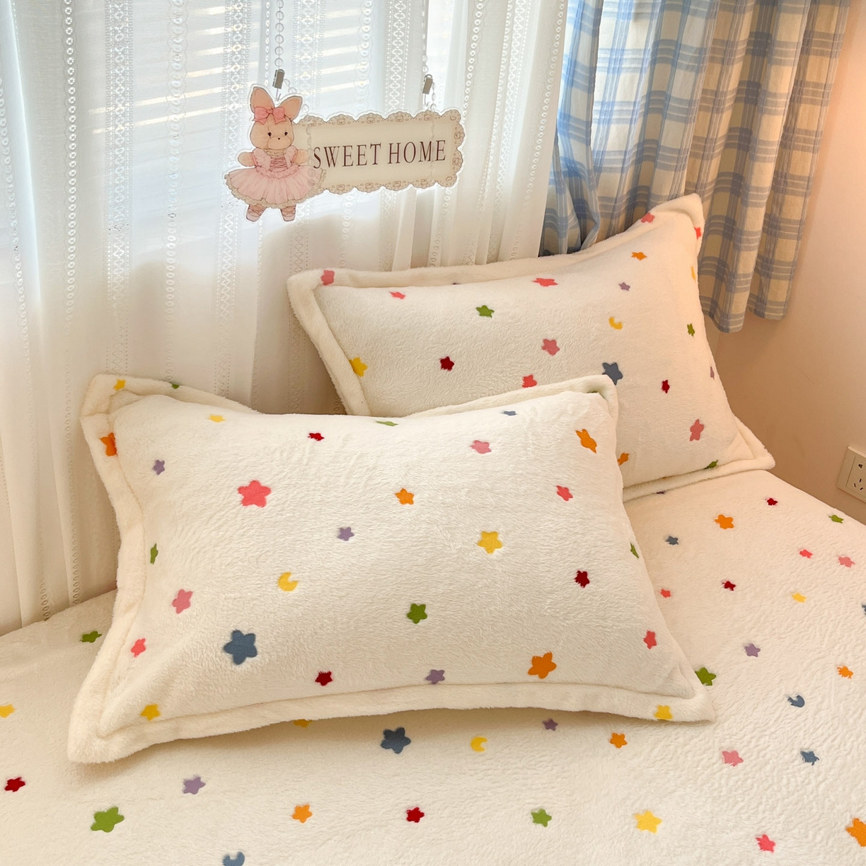 91家纺网 家纺一手货源 找家纺 川悦生活 2025新款高克重双面雪花绒印花毛毯三件套 毛毯奶昔星星