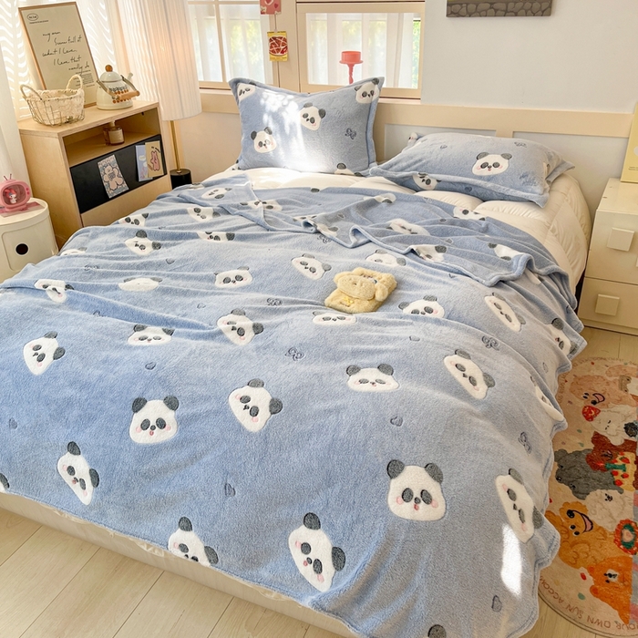 91家纺网 家纺一手货源 找家纺 川悦生活 2025新款高克重双面雪花绒印花毛毯三件套 毛毯塔丽小熊猫