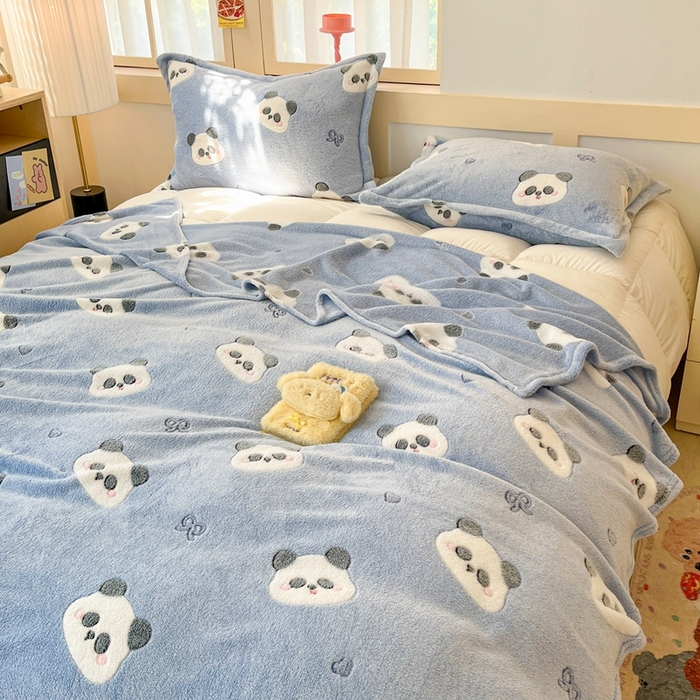 91家纺网 家纺一手货源 找家纺 川悦生活 2025新款高克重双面雪花绒印花毛毯三件套 毛毯塔丽小熊猫