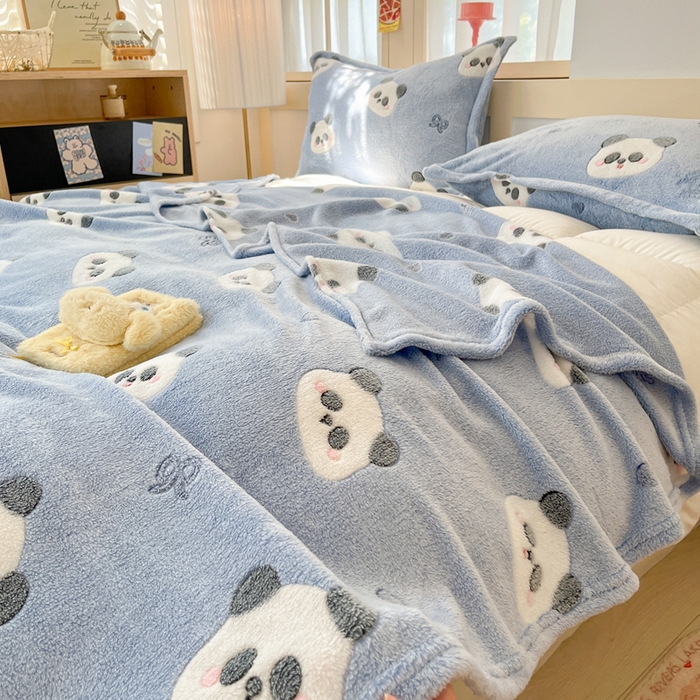 91家纺网 家纺一手货源 找家纺 川悦生活 2025新款高克重双面雪花绒印花毛毯三件套 毛毯塔丽小熊猫