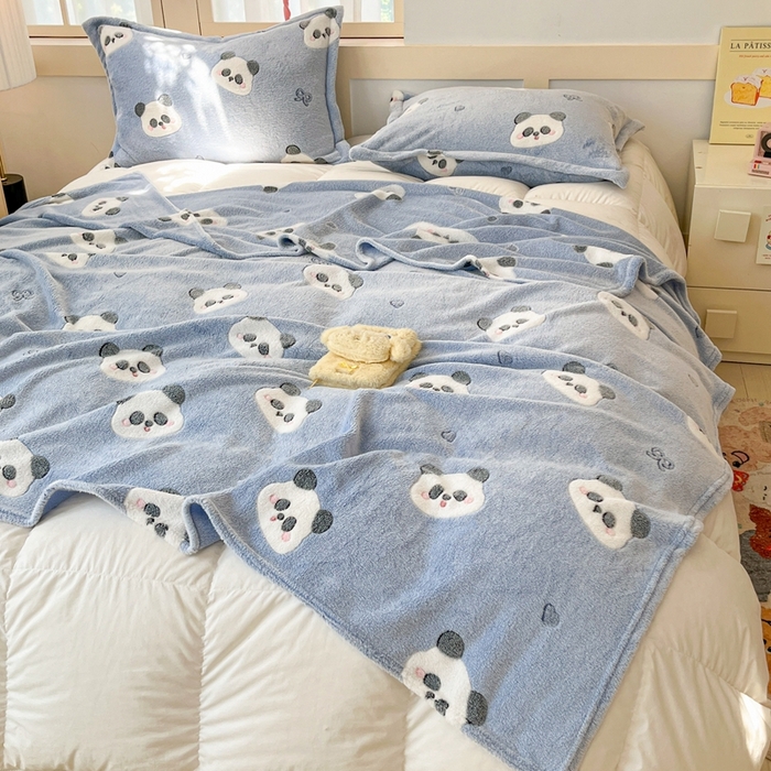 91家纺网 家纺一手货源 找家纺 川悦生活 2025新款高克重双面雪花绒印花毛毯三件套 毛毯塔丽小熊猫