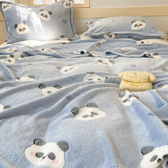 91家纺网 家纺一手货源 找家纺 川悦生活 2025新款高克重双面雪花绒印花毛毯三件套 毛毯塔丽小熊猫