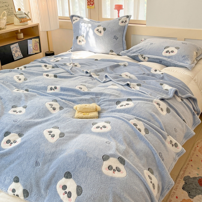 91家纺网 家纺一手货源 找家纺 川悦生活 2025新款高克重双面雪花绒印花毛毯三件套 毛毯塔丽小熊猫