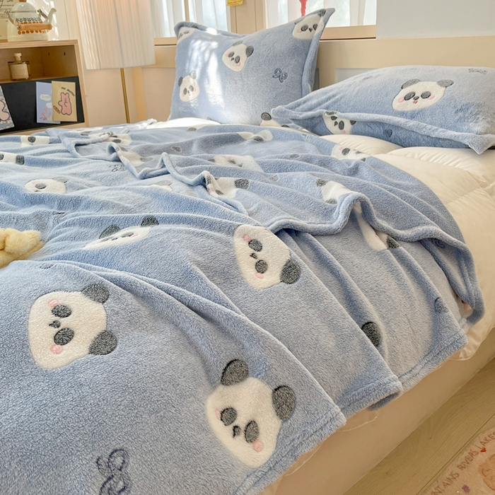 91家纺网 家纺一手货源 找家纺 川悦生活 2025新款高克重双面雪花绒印花毛毯三件套 毛毯塔丽小熊猫