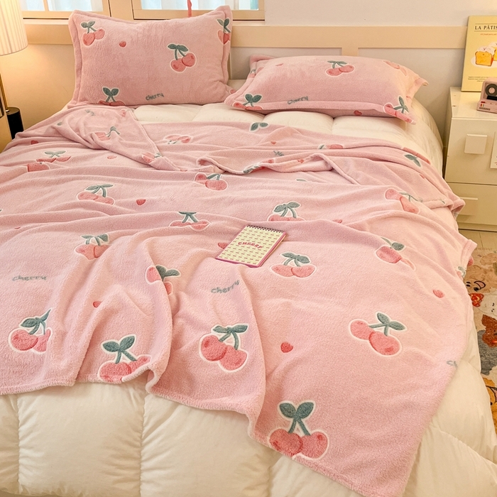 91家纺网 家纺一手货源 找家纺 川悦生活 2025新款高克重双面雪花绒印花毛毯三件套 毛毯桃心爱语