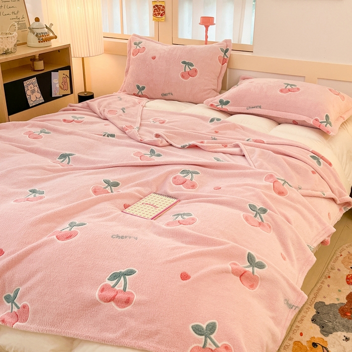 91家纺网 家纺一手货源 找家纺 川悦生活 2025新款高克重双面雪花绒印花毛毯三件套 毛毯桃心爱语