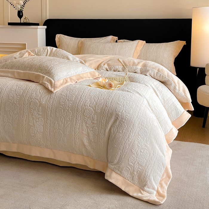 民新家纺 2025新款牛奶绒宽包边雕花四件套 巴黎恋人-浅米黄