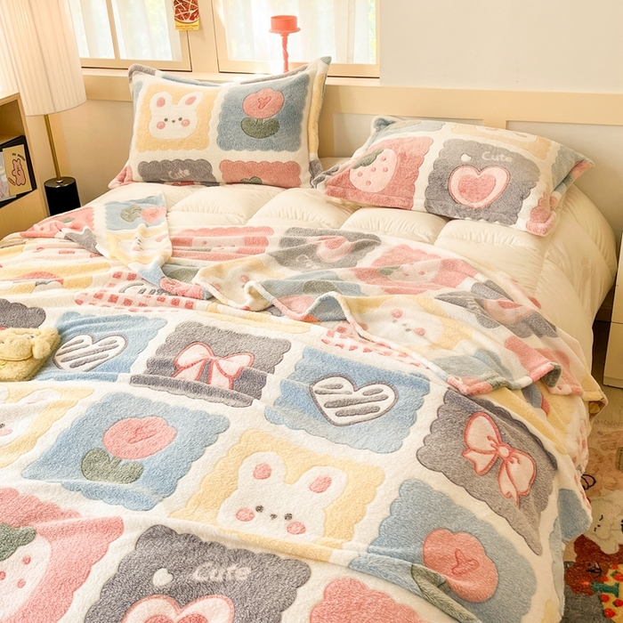 91家纺网 家纺一手货源 找家纺 川悦生活 2025新款高克重双面雪花绒印花毛毯三件套 毛毯甜蜜日常粉