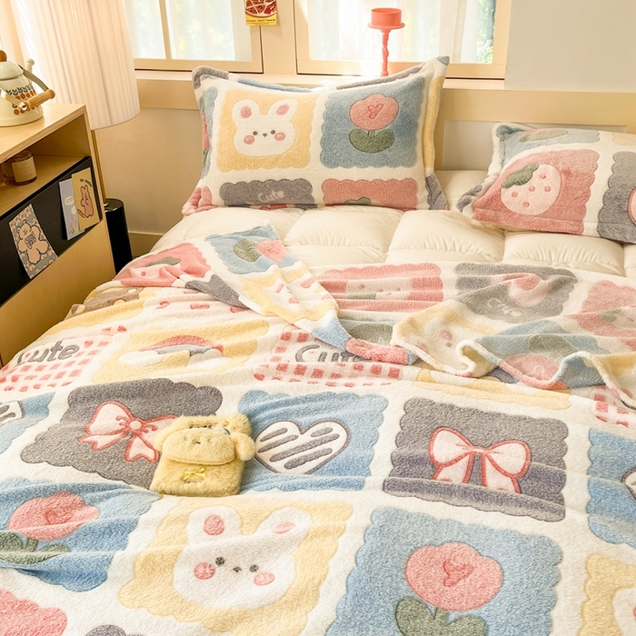 91家纺网 家纺一手货源 找家纺 川悦生活 2025新款高克重双面雪花绒印花毛毯三件套 毛毯甜蜜日常粉