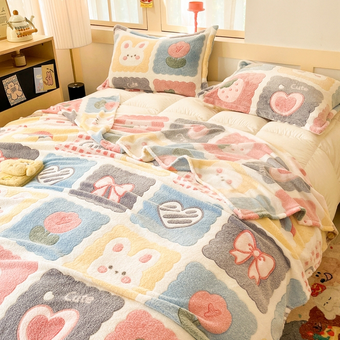 91家纺网 家纺一手货源 找家纺 川悦生活 2025新款高克重双面雪花绒印花毛毯三件套 毛毯甜蜜日常粉