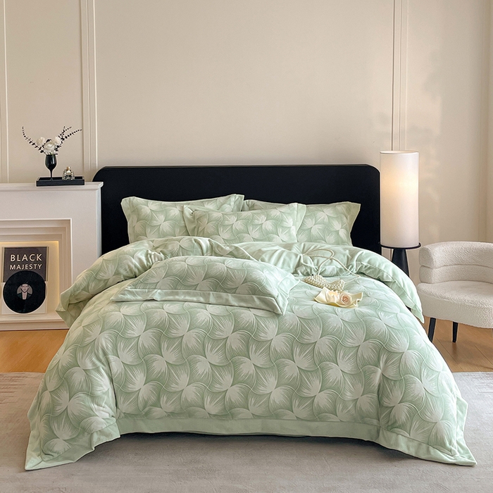 91家纺网 家纺一手货源 找家纺 民新家纺 2025新款牛奶绒宽包边雕花四件套 都市映像-浅绿