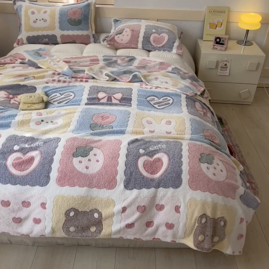 91家纺网 家纺一手货源 找家纺 川悦生活 2025新款高克重双面雪花绒印花毛毯三件套 毛毯甜蜜日常粉
