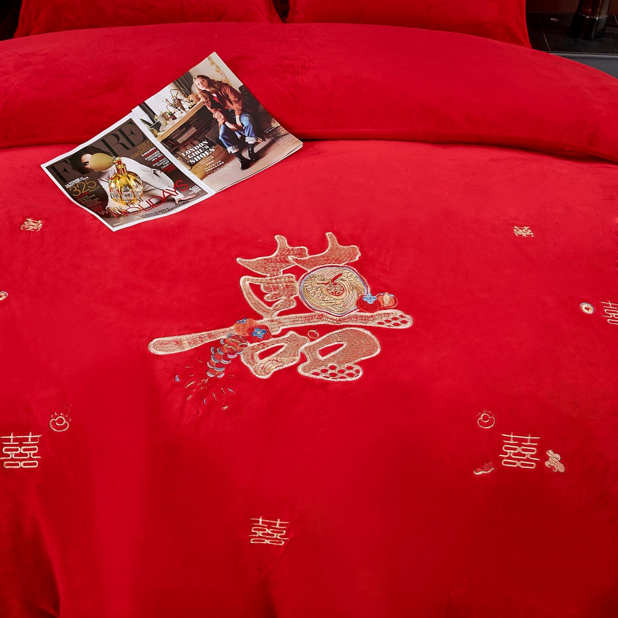 91家纺网 家纺一手货源 找家纺 皇潮婚庆馆 2025新款婚庆牛奶绒刺绣床裙四件套系列 喜事连连