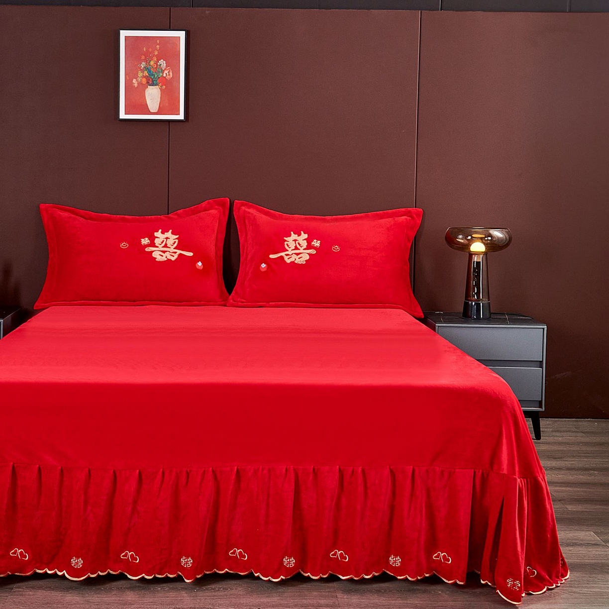 91家纺网 家纺一手货源 找家纺 皇潮婚庆馆 2025新款婚庆牛奶绒刺绣床裙四件套系列 喜事连连