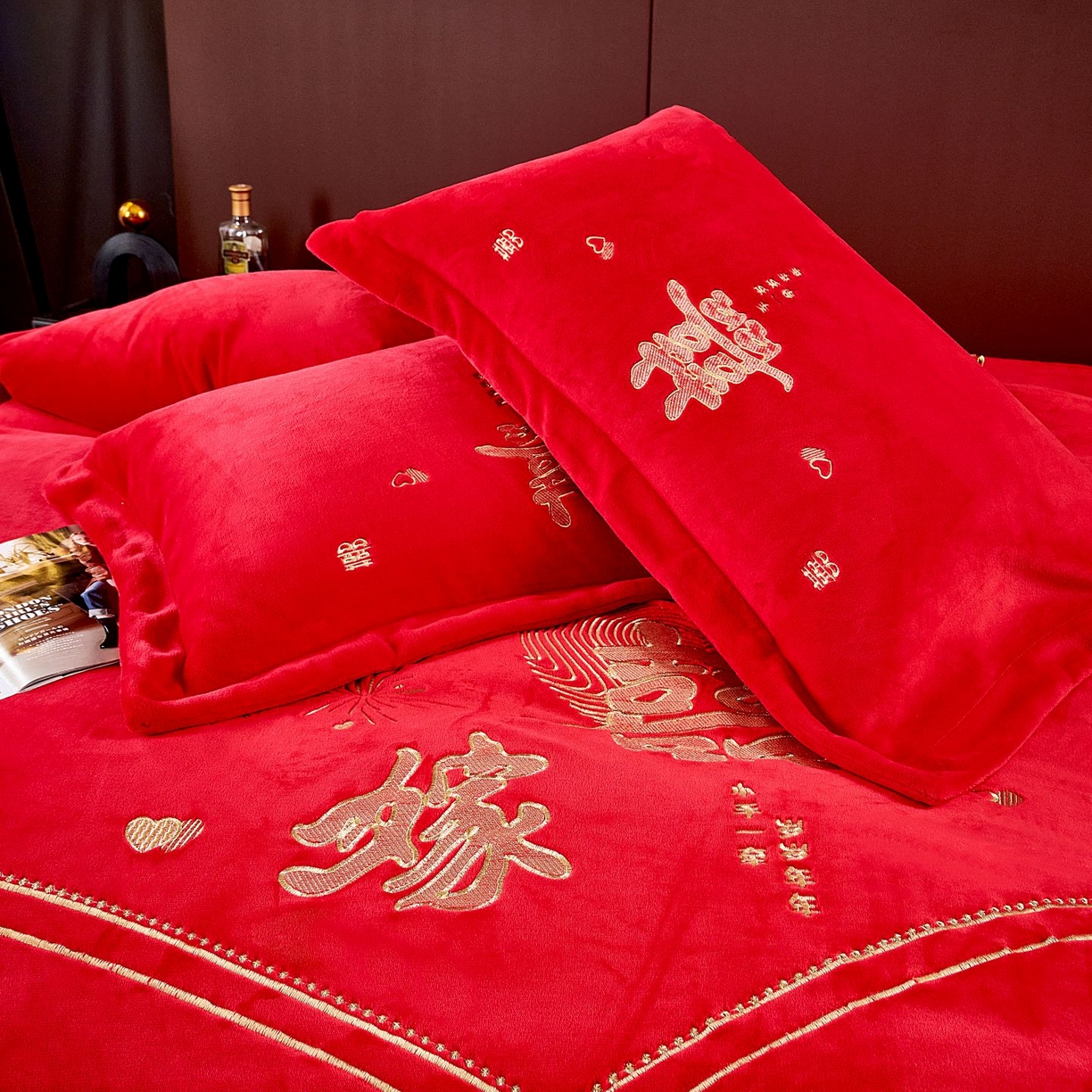 91家纺网 家纺一手货源 找家纺 皇潮婚庆馆 2025新款婚庆牛奶绒刺绣床裙四件套系列 喜嫁