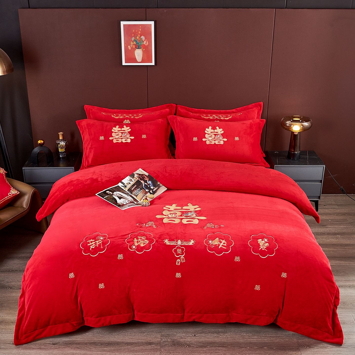 皇潮婚庆馆 2025新款婚庆牛奶绒刺绣床裙四件套系列 新婚快乐