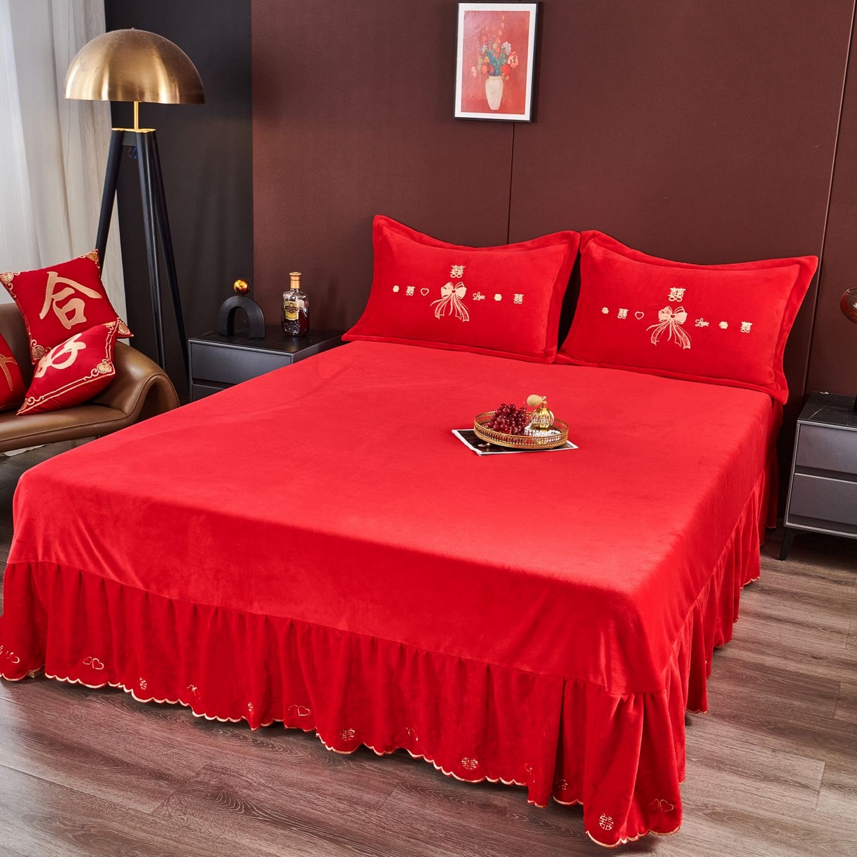 91家纺网 家纺一手货源 找家纺 皇潮婚庆馆 2025新款婚庆牛奶绒刺绣床裙四件套系列 心心相印