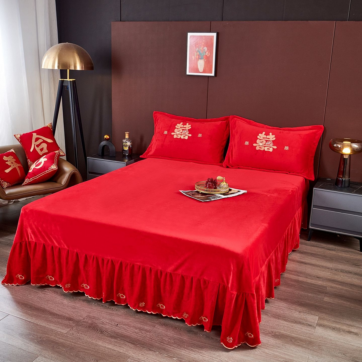 91家纺网 家纺一手货源 找家纺 皇潮婚庆馆 2025新款婚庆牛奶绒刺绣床裙四件套系列 新婚快乐