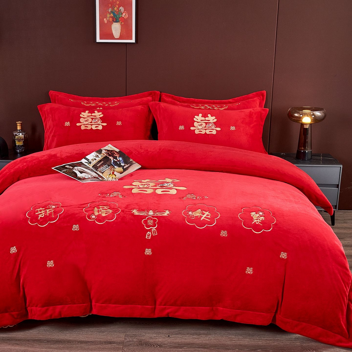 91家纺网 家纺一手货源 找家纺 皇潮婚庆馆 2025新款婚庆牛奶绒刺绣床裙四件套系列 新婚快乐