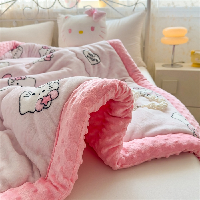 91家纺网 家纺一手货源 找家纺 默忆 2025新款牛奶绒豆豆被被子被芯 比耶kt猫